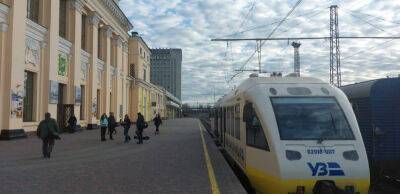 «Укрзалізниця» повідомила про затримку понад 80 потягів: найбільша – понад 12 годин
