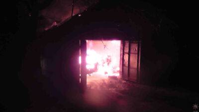 В Гродненском районе при пожаре в гараже сгорело авто