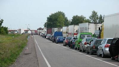 Автоперевозчики: очереди на границе с Украиной достигают 40 километров