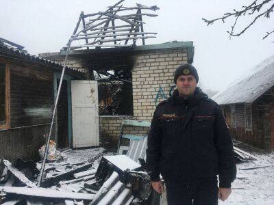 В Новогрудском районе участковый вывел мужчину из горящего дома