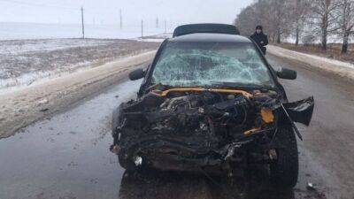 В Татарстане «Нива» на «встречке» столкнулась с «десяткой», один водитель погиб, второй пострадал