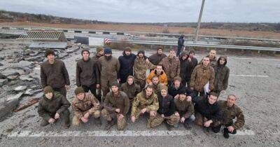 Украина вернула из российского плена защитников острова Змеиный и бойцов из Мариуполя (видео)