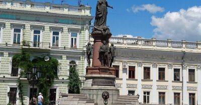В Одессе исполком решил снести памятники Екатерине II и Суворову
