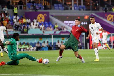 Криштиану Роналду стал первым футболистом в истории, забивавшим голы на пяти чемпионатах мира