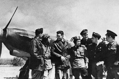 Минобороны опубликовало документы к 80-летию авиационной части "Нормандия - Неман"