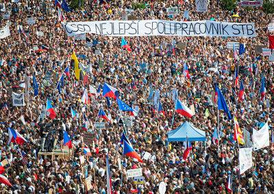 В Праге на митинг против Бабиша вышли 250 тыс. человек: видео