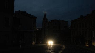 Как жители Киева живут без света и воды: рассказы очевидцев