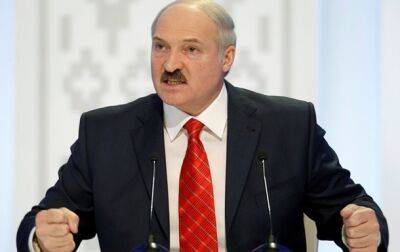 Лукашенко прогрозил Европе "ядерными и атомными" бомбами