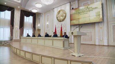 Президент провёл совещание по развитию АПК Гомельской области