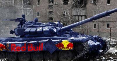 "Red Bull окрыляет Путина": активисты троллят компанию, которая не стала уходить из РФ (фото)