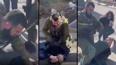 Солдаты ЦАХАЛа напали на левого активиста в Хевроне: видео