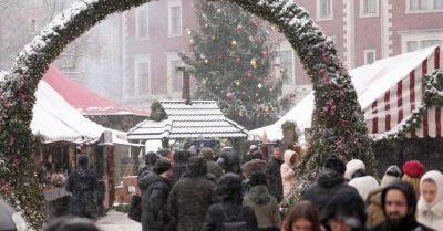 ФОТО: В Старой Риге начал в тестовом режиме работать рождественский базарчик