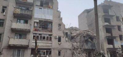 Російські окупанти завдали авіаудару по Часовому Яру: зруйновано п'ятиповерхівку, є поранені