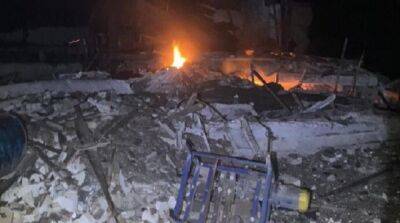 Ночью россияне ракетами ударили по пригороду Запорожья, есть повреждения