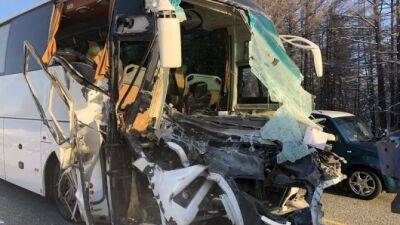 В Якутии автобус с пассажирами столкнулся с грузовиком, пострадали более 10 человек