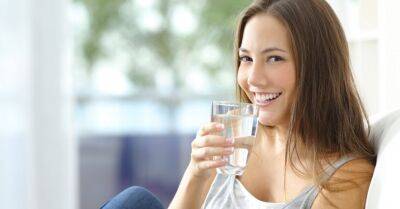 Ученые: рекомендация выпивать 8 стаканов воды в день была ошибочной