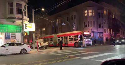 В Сан-Франциско мужчина угнал городской автобус и устроил ДТП с 10 автомобилями