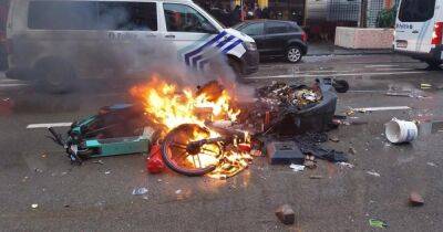 Начали сжигать автомобили: в Брюсселе фанаты устроили уличные беспорядки из-за ЧМ-2022 (фото, видео) - focus.ua - Украина - Бельгия - Брюссель - Катар - Марокко
