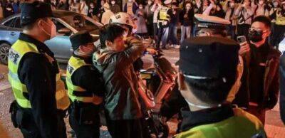 Антикоронавірусні протести у Китаї набирають обертів: люди вимагають від Сі Цзіньпіна йти геть