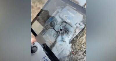 "Прямо в люк": пограничники уничтожили самоходный ПТРК ВС РФ из дрона (видео)