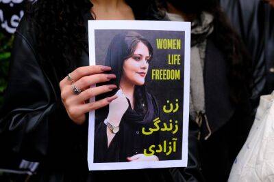 Племянница аятоллы Хаменеи призвала мир к бойкоту Ирана и была арестована