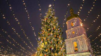 Без гирлянд и в три раза ниже: организаторы рассказали, какой будет елка на Софийской площади