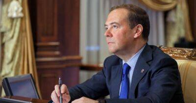 "Обошлись с Европой как с уличной девкой": Медведев упрекнул США в "экономической неверности"