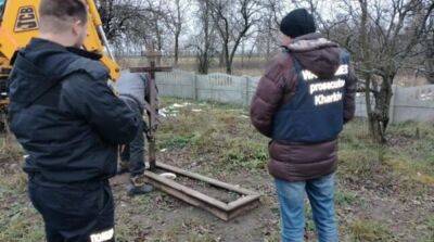 Под Харьковом эксгумировали тела пяти человек, среди них есть дети – полиция