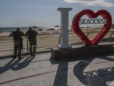 Военные РФ и их семьи захватили более 180 гражданских домов в Скадовске