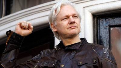 Ведущие мировые СМИ призвали США снять обвинения с основателя Wikileaks