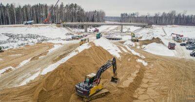 Работы по строительству первой в Латвии "частной дороги" будут продолжаться всю зиму