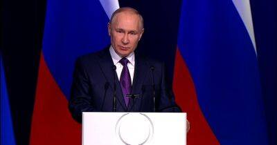 Путин на съезде судей рассказал о "незыблемости" прав и свобод россиян (видео)