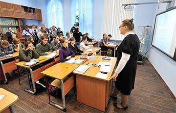 В крупнейшем нефтяном регионе России начались задержки зарплат учителей