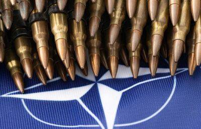 Кулеба призвал генсека НАТО ускорить поставки оружия Украине