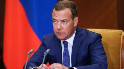 Медведев угрожает бить по ЗРК "Patriot", если их поставят Украине