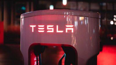 Чтобы сократить расходы: Tesla закрыла свой первый шоурум в Китае