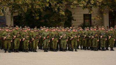 Комитет обороны Совета Федерации обсуждает два года службы в армии