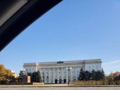 Над зданием обладминистрации в оккупированном Херсоне исчез российский триколор – облсовет