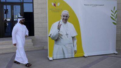 Папа римский отправился в Бахрейн