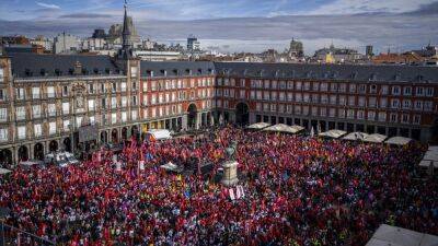 Испанцы требуют повышения зарплат