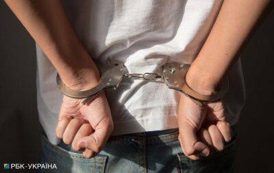 У звільненій Боровій затримали 18-річного "поліцейського", який допомагав окупантам