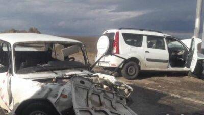 В лобовом столкновении «Ларгуса» и «семерки» на трассе «Кавказ» один человек погиб, трое пострадали