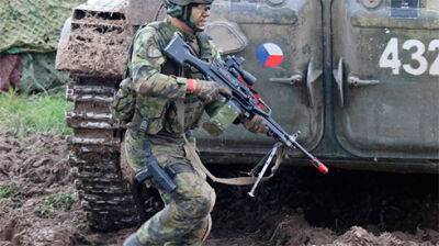 Нижня палата парламенту Чехії дозволила навчання українських військових у країні