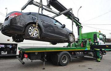 У белоруски машина исчезла со стоянки, а спустя пять лет за нее потребовали заплатить 2817 рублей