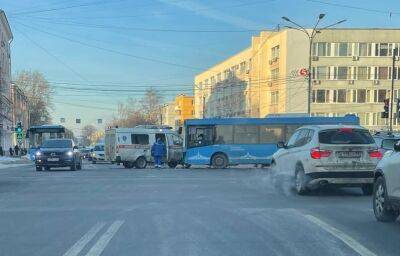 В Твери устанавливают обстоятельства ДТП с автобусом и «скорой»