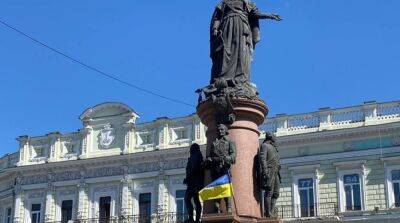 Власти Одессы определились, что сделают с памятниками Екатерине II и Суворову