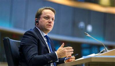 У Європарламенті хочуть покарати за упередженість комісара Варгеї, що гальмував шлях України до ЄС