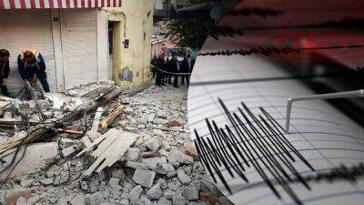 Землетрясение на западе Турции повалило минарет мечети, также есть пострадавшие