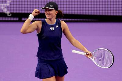 Швентек обыграла Гарсию и стала второй полуфиналисткой Итогового турнира WTA