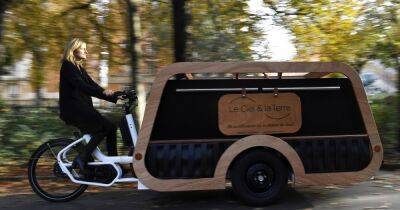 Во Франции представили экологичный и современный велосипед-катафалк